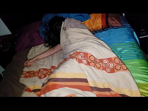 ❤️ Stepson yn curo ei lysfam ifanc tra mae hi'n cysgu. ❌ Fideo porn wrthon ni ❌❤